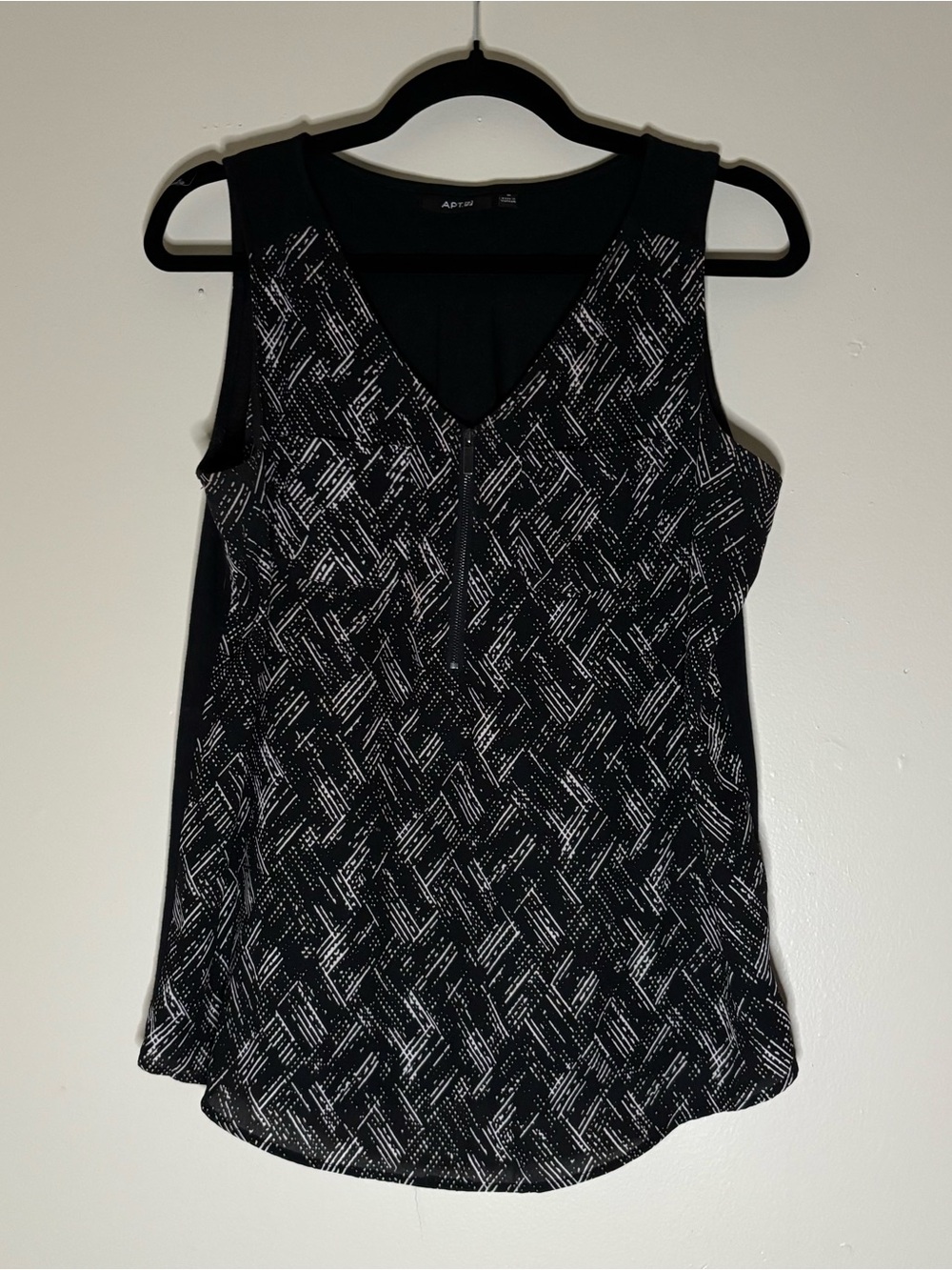 Apt. 9 Black and White V-Neck Zip-Front Printed Camisole
